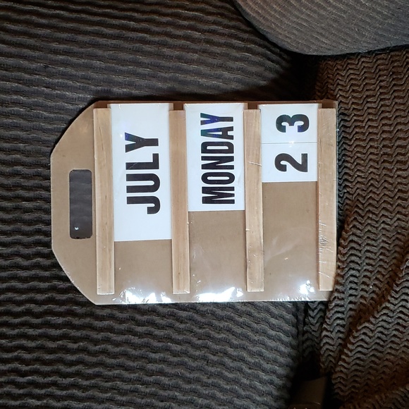 New with tags daily  calendar - Picture 1 of 3